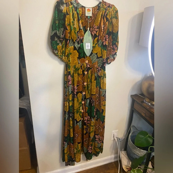 NWT Farm Rio||Garden Velvet MIDI Dress. As seen on Kelly Clarkson. Daisy… - Picture 2 of 16
